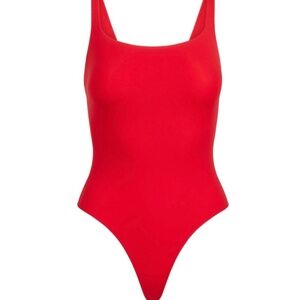 SKIMS square neck thong bodysuit fits everybody material size xs